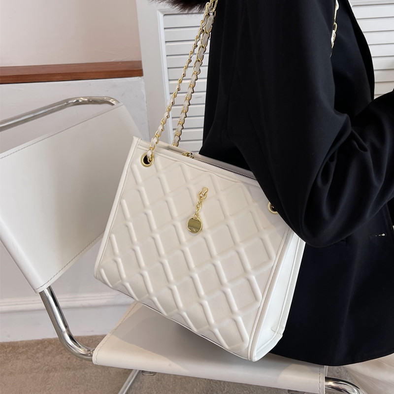 高级感女士2023新款潮菱格斜挎包 娜达丽亚箱包女士包袋