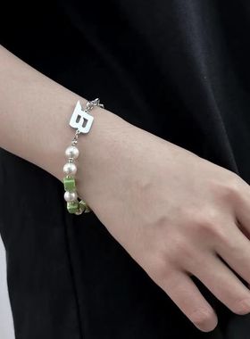 小众设计感绿色串珠拼接字母项链