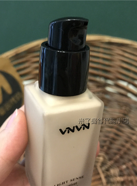 泰国VNVN粉底液30ml光感雾绒持妆保湿水润自然遮瑕学生平价粉底霜