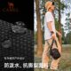 Camel Outdoor Sports Shoulder Bag 2026 ຜູ້ຊາຍແລະແມ່ຍິງປະຕິບັດ Casual Crossbody Bag Lightweight Fitness Small Square Bag