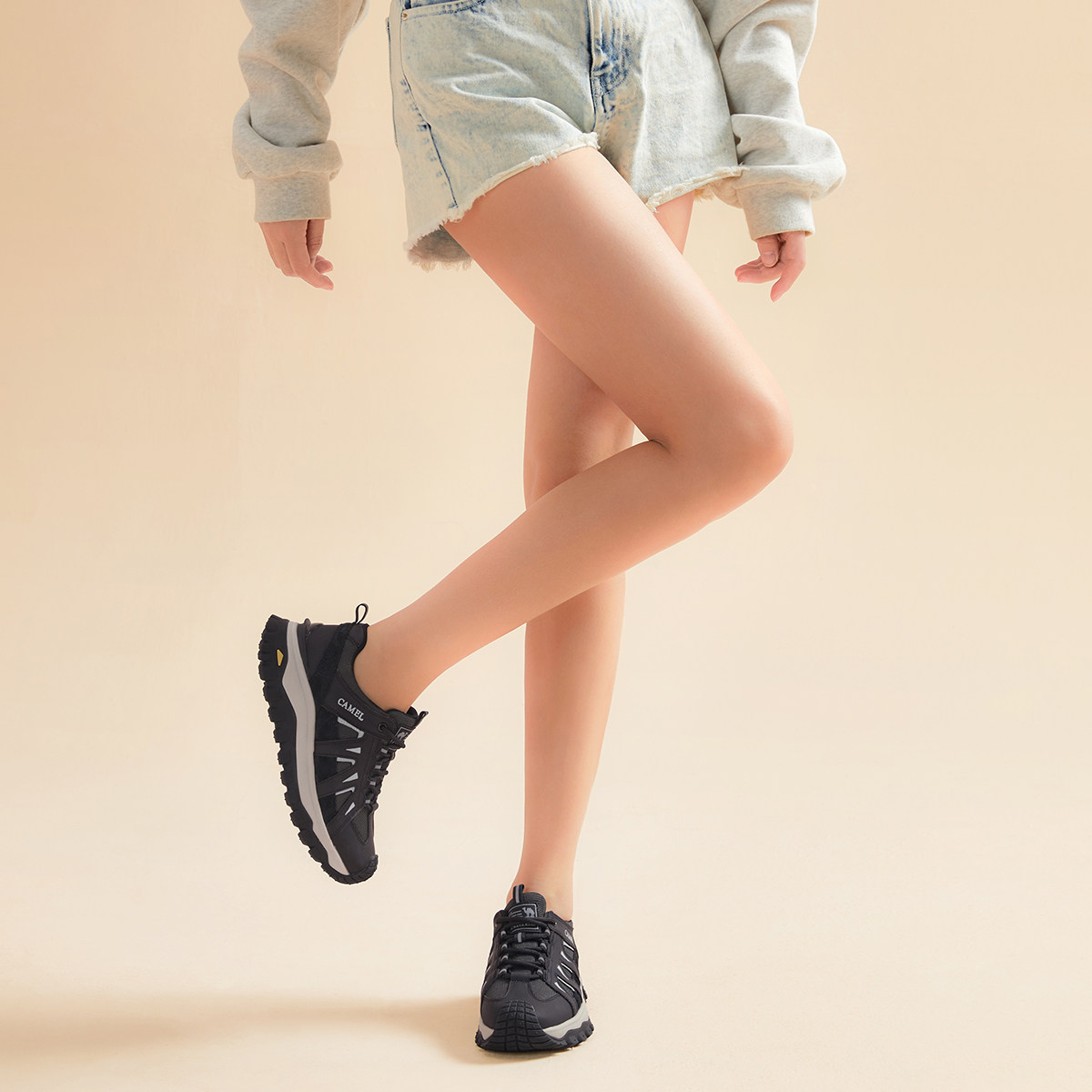  骆驼服饰时尚休闲鞋