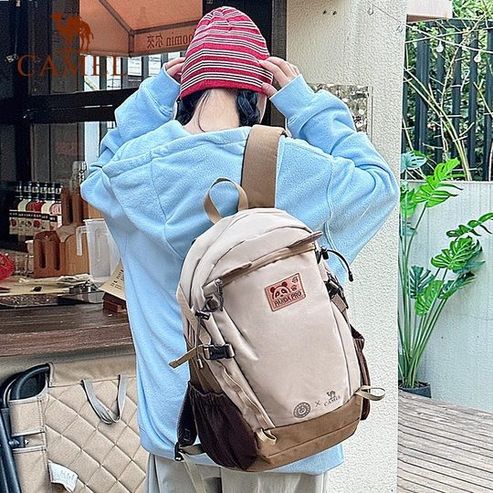 Kamel Reise Student Panda im Freien