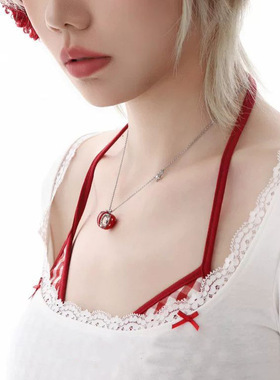 苹果切片红色苹果吊坠项链女小众设计高级感甜酷2025新款锁骨链