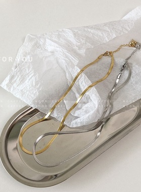 时髦精人手一条的钛钢蛇骨链