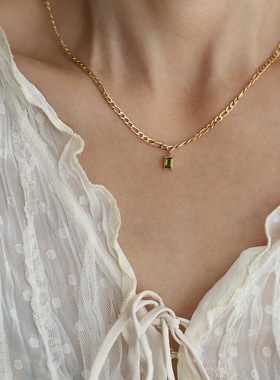 橄榄绿色复古风镀K金锁骨链钛钢