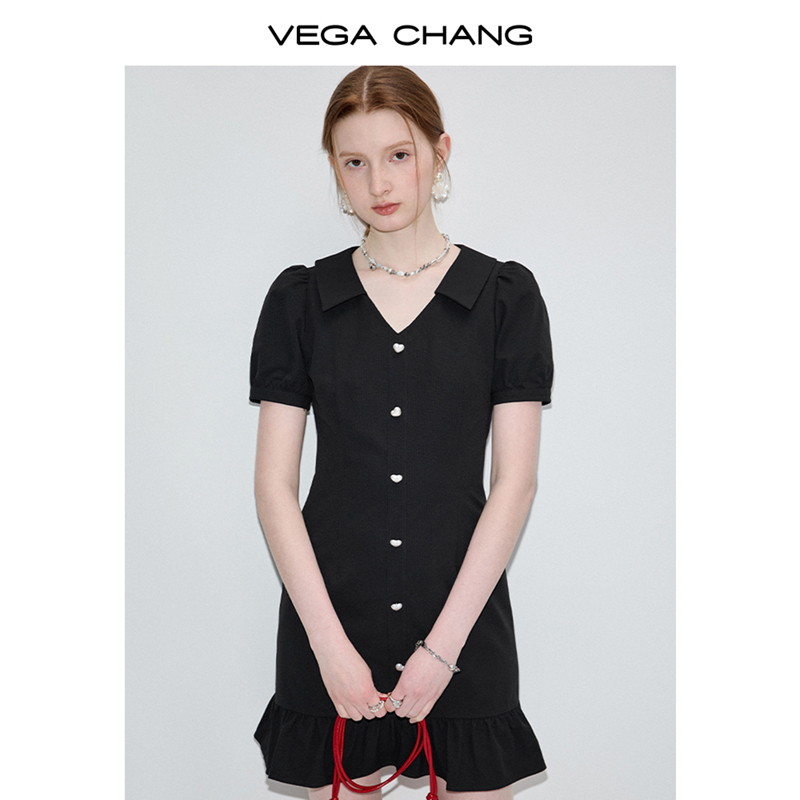 VEGA CHANG黑色连衣裙女2024年夏季新款复古赫本风收腰显瘦小黑裙-图1