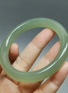 天然和田玉手镯56mm圈口湖水绿