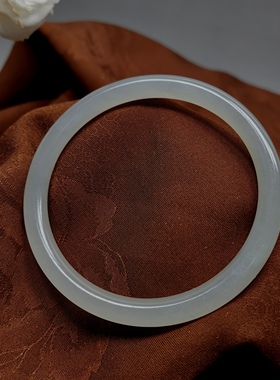 天然和田玉手镯62圈口细条叮当