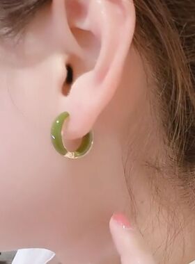 清新牛油果绿色小耳扣耳环女精致百搭小耳圈网红气质耳饰新款