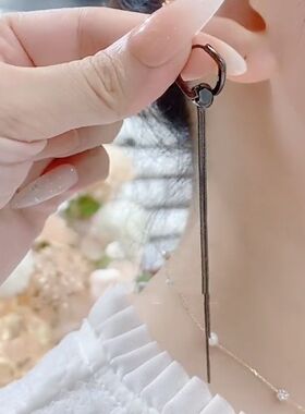 黑色长款一克拉流苏耳扣耳环女显瘦脸高级感网红百搭耳饰潮
