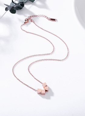 简约钛钢玫瑰金love项链