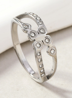 跨境蝴蝶镂空微镶钻钛钢情侣戒