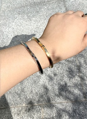 钛钢金色简大方约扭转开口手镯女