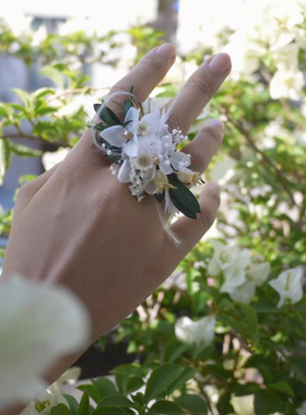 森系婚礼手作情人节告白白色系铃兰花婚礼永生花戒指