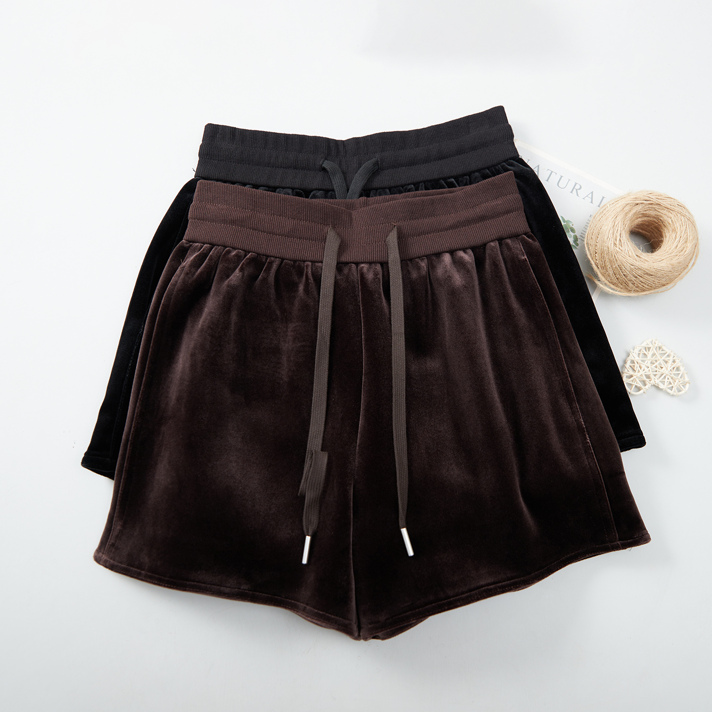 黑色丝绒短裤女2025年秋冬新款抽绳松紧高腰外穿打底a字阔腿靴裤 - 图0