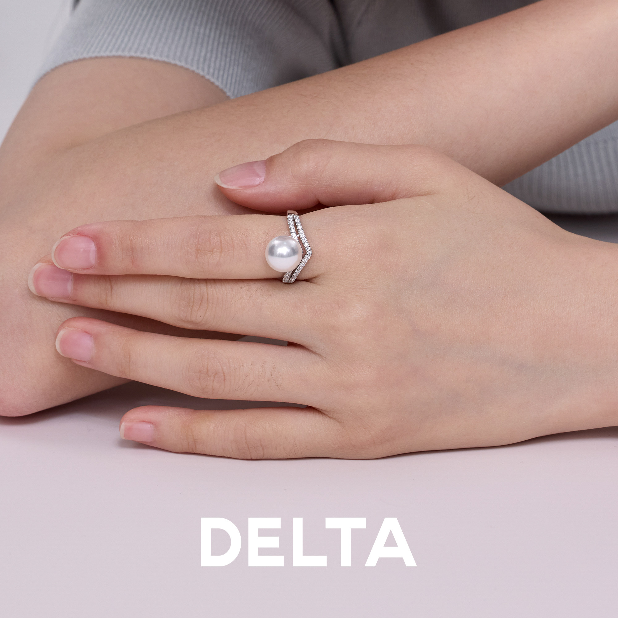 Light luxury and high-end crown pearl ring