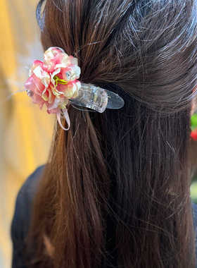 山茶花后脑勺抓夹甜美