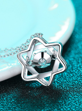 送礼轻奢时尚六芒百搭锁骨星莫桑石节日铂金PT950链吊灵动坠项链