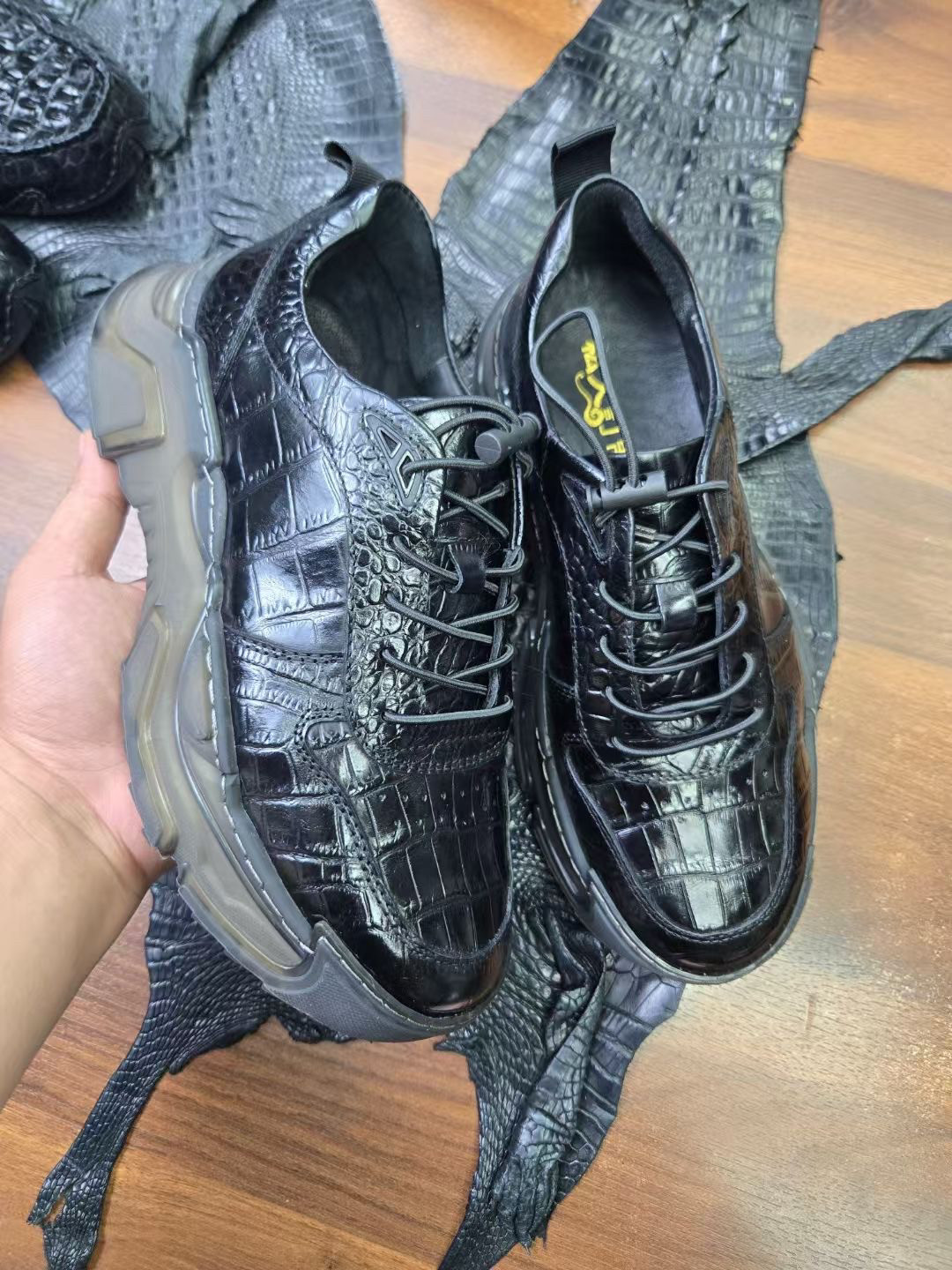 鳄鱼肚皮老爹鞋男微博轮橡胶底防滑抓地懒人抽绳一脚蹬轻奢休闲鞋,淘宝优惠券,粉丝福利购,淘宝优惠卷