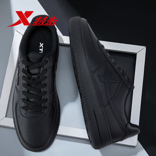 特步男鞋黑色板鞋2025新款冬季学生休闲鞋空军一号纯黑百搭运动鞋 - 图0