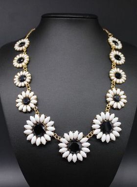 韩版小清新唯美淑女黑白色花朵短款项链女时尚百搭甜美雏菊锁骨链