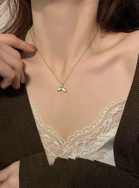 白色贝壳简约金色鱼尾吊坠项链女百搭时尚锁骨链2025新款钛钢饰品