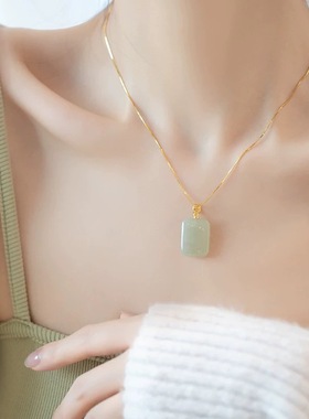 新款简约绿色仿玉石吊坠项链