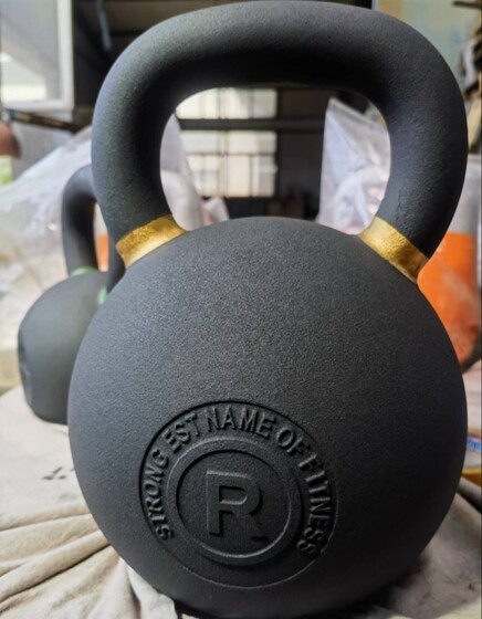 Solid kettlebells, hard kettlebells, cast iron kettlebells, men's and women's fitness kettlebells, electroplated dumbbells, precision barbell plates