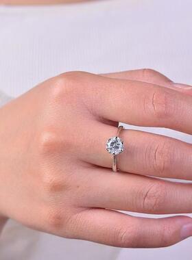 爱心手捧花莫桑石925银镀金女戒