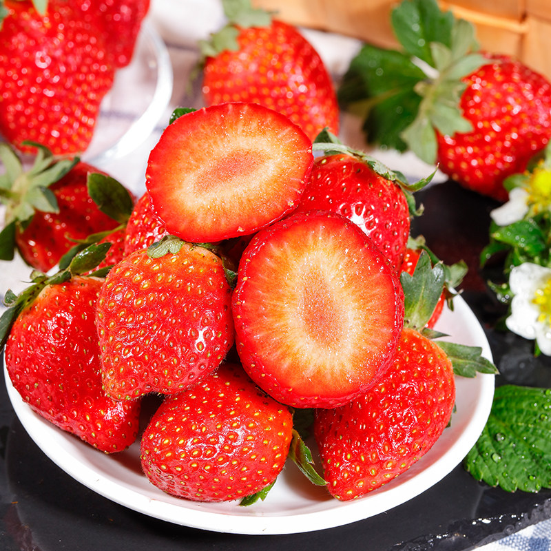 EMS空运大凉山德昌露天阳光牛奶冬草莓甜 新鲜水果1/3/5红颜奶油