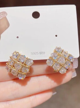 高级感轻奢气质锆石方形耳钉女网红个性耳环2026年新款潮百搭耳饰