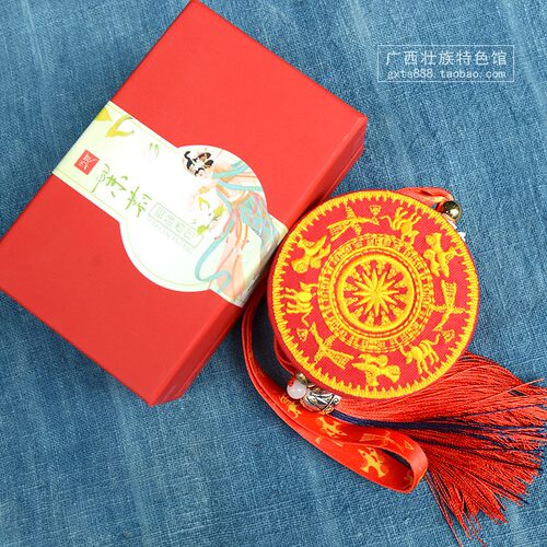 壮族铜鼓纹茉莉花香包 民间工艺品布艺铜鼓挂件 广西民族特色礼品 - 图2