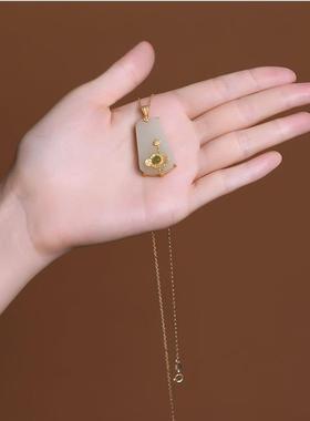 女款镀金项链配莲花白玉玉吊坠