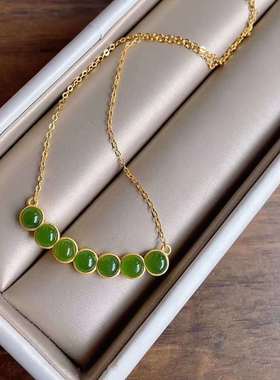 新款珠宝饰品气质优雅自然碧玉女