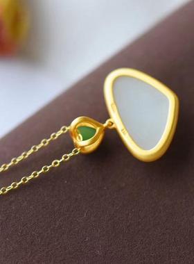 镀金项链镶嵌爱心形白玉玉吊坠女款