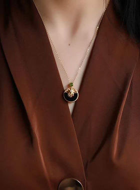 女款镀金项链配圆形墨玉玉吊坠