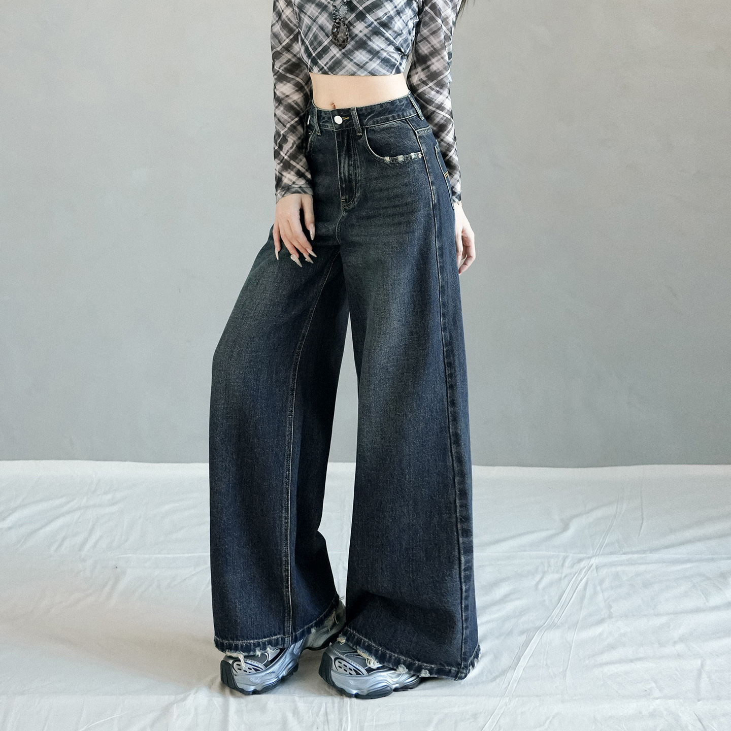 牛仔裤女春秋新款复古蓝美式水洗做旧磨毛设计高腰宽松垂感阔腿裤 - 图1