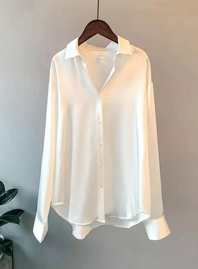 样板房衣帽间衣服摆件衣柜展厅