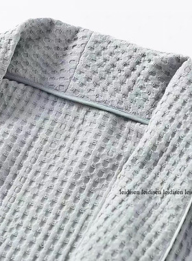 样板间卫生间淋浴房装饰浴袍摆件