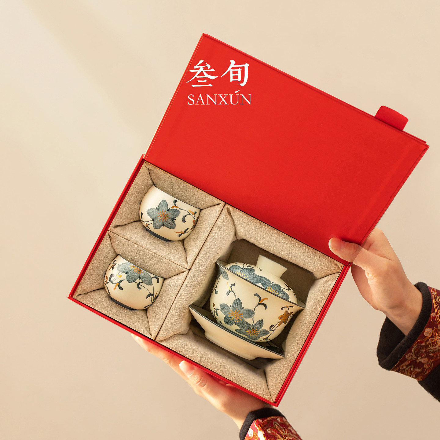 叁旬手绘青花缠枝莲盖碗茶杯茶具套装提福礼盒送长辈生日新年礼物,淘宝优惠券,粉丝福利购,淘宝优惠卷