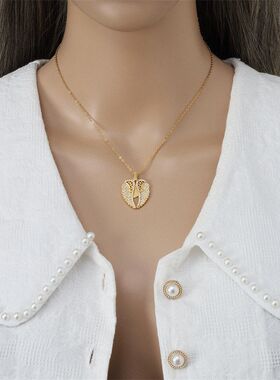 新款个性钛钢爱心蝴蝶项链女百搭天使之翼心形可开合吊坠配饰批发