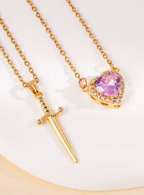 亚马逊跨境铜镶锆石18k 情人节红色水晶轻奢复古爱心匕首吊坠项链