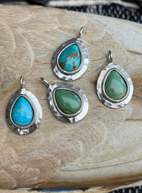 North Works 日本手打 美国 kingman 天然松石水滴形锤目纹吊坠