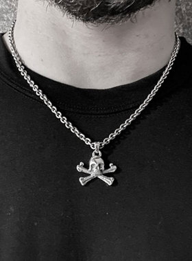 做旧加环交叉骨暗黑骷髅吊坠