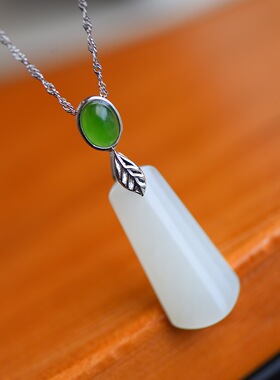 纯经典宫廷锁骨项链女款平安无事牌长牌白玉瓜子石吊坠送女朋友