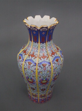 清代乾隆制粉彩金复古风做旧花瓶