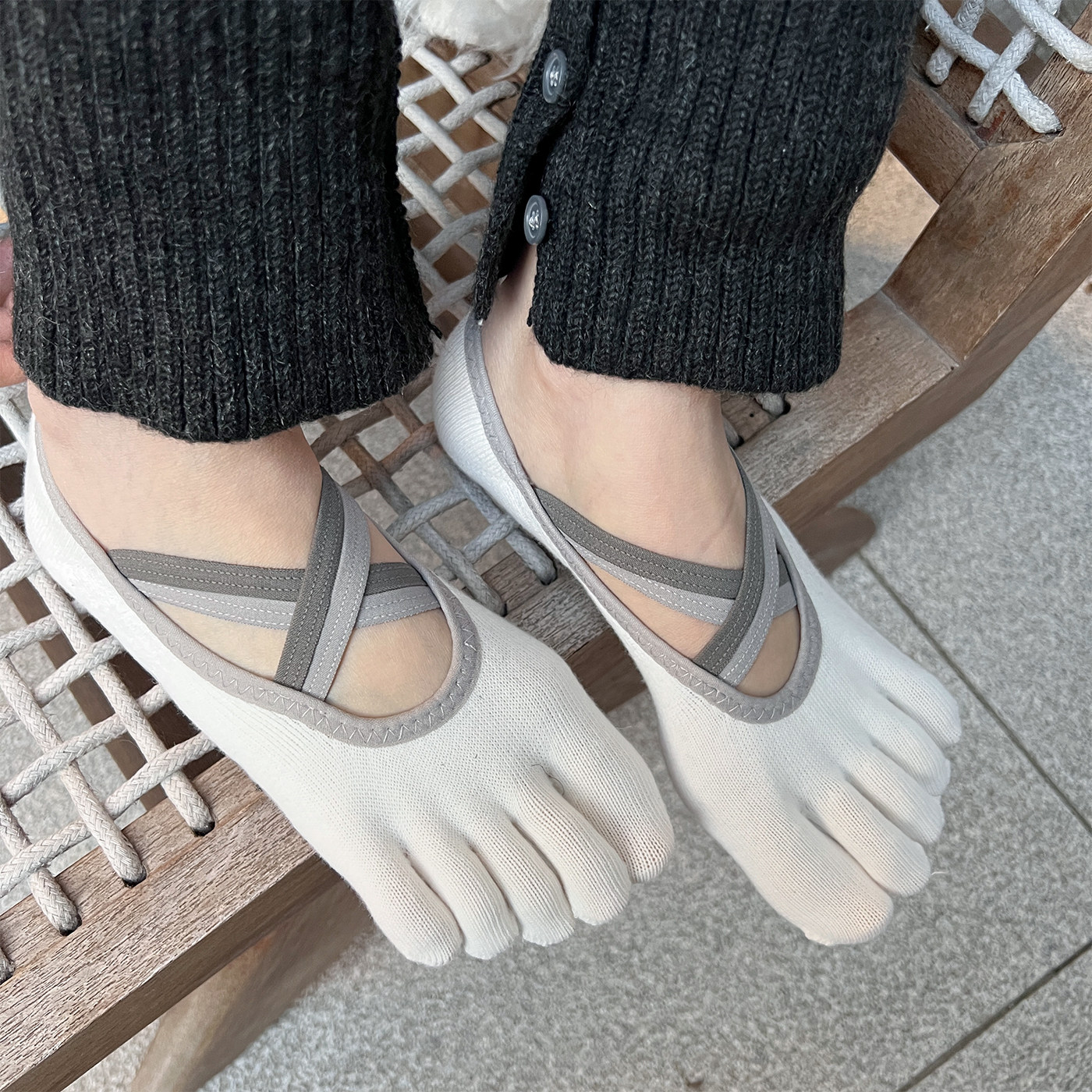 夜间教习室五指瑜伽袜女秋冬交叉绑带防滑地板袜子运动健身分趾袜,淘宝优惠券,粉丝福利购,淘宝优惠卷