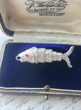 古董800银小鱼吊坠寓意好鱼跃龙门年年有余，尺寸4.5*1.7cm重14克
