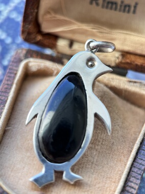 伦敦买回925银镶黑色玛瑙吊坠造型各异适合各种风格，尺寸详情页