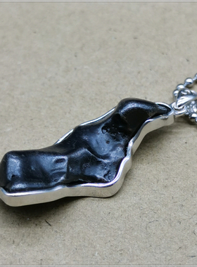俄罗斯镍铁陨石纯银包边吊坠